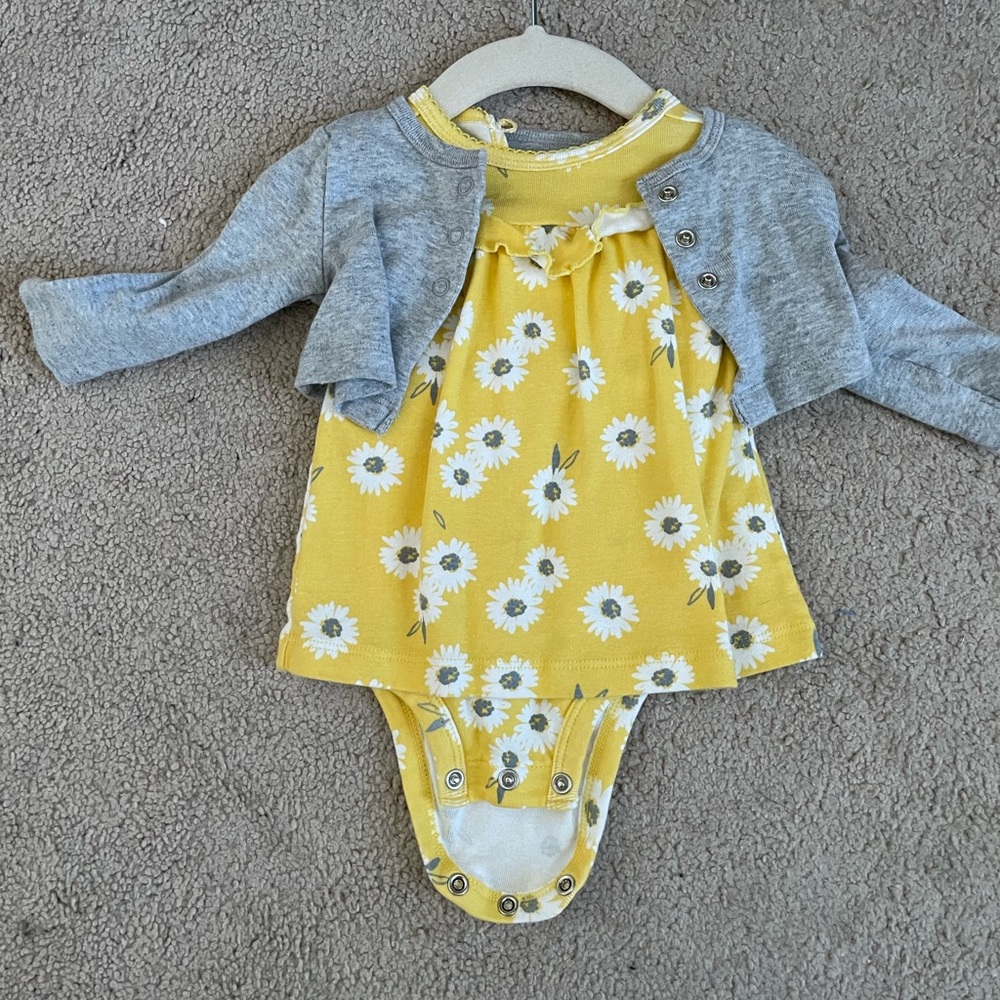 Carter’s 0-3 month daisy onesie and sweater set